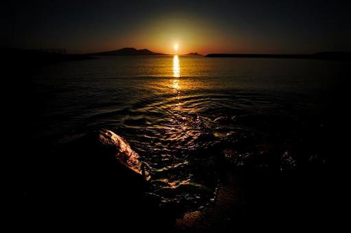 <Goto scenery> Tarojima beach and Mt. Onidake at dawn, ghost yue, beach, coastal, JPG