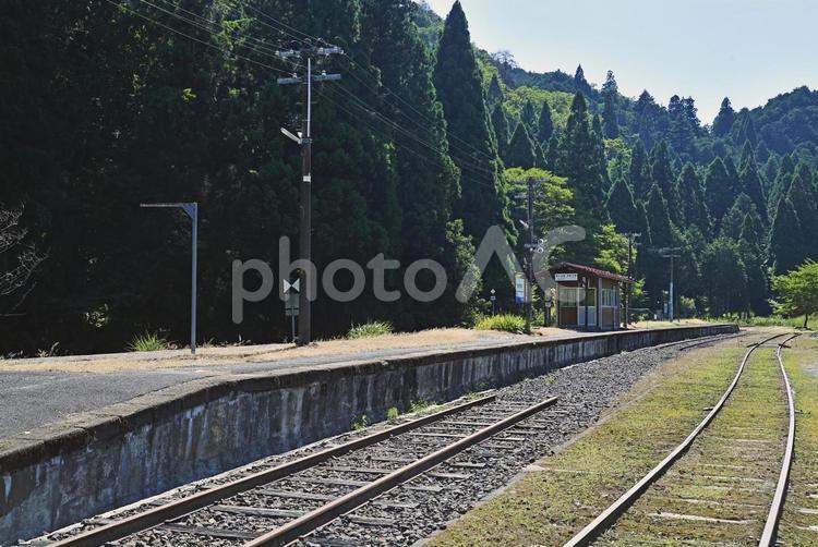 田舎の駅　因美線美作河井駅 駅,駅舎,ホームの写真素材