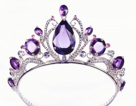 紫の宝石のティアラの写真