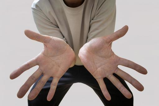 両手を広げて説明する男性 両手を広げて説明する男性 男性,説明,プレゼンの写真素材