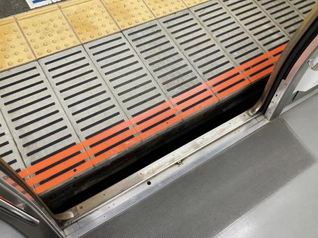 電車の乗り降り 電車の乗り降り 駅,ホーム,電車の写真素材