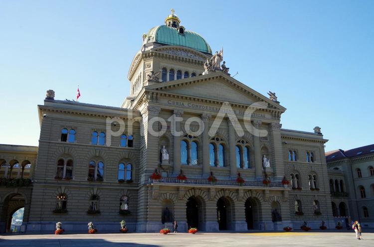 スイス　ベルン旧市街の連邦議会議事堂 スイス,ベルン,ベルン州の写真素材
