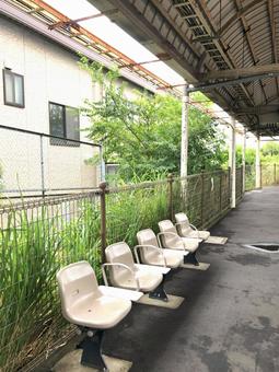駅のホームの椅子2 駅のホームの椅子2 駅,ホーム,駅の椅子の写真素材
