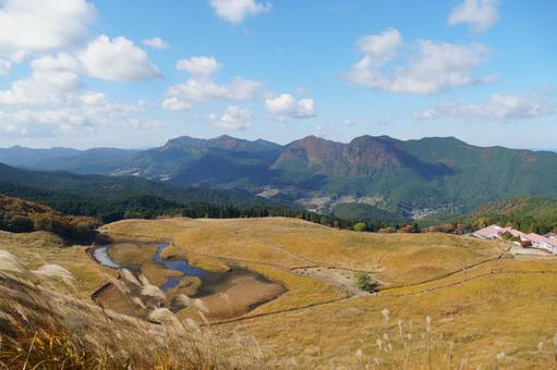 曽爾高原 曾爾高原,お亀池,すすきの写真素材