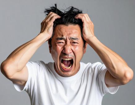 ストレスに耐えきれず叫ぶ男性 ストレスに耐えきれず叫ぶ男性の写真