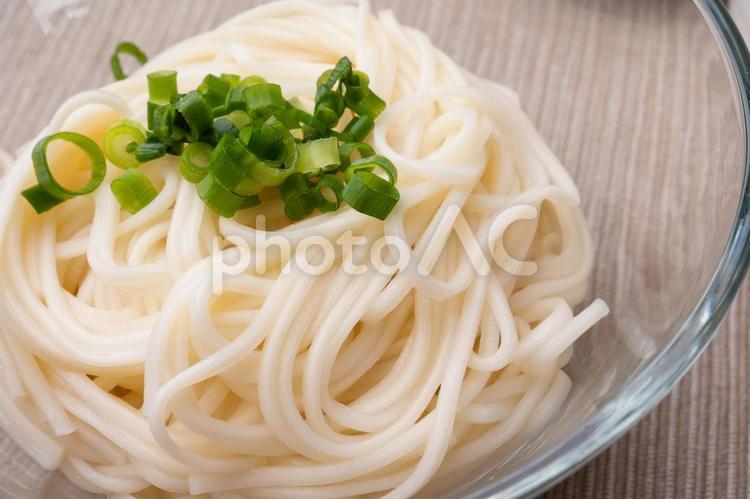 ガラスの器に盛ったそうめん そうめん,麺類,つけ麺の写真素材