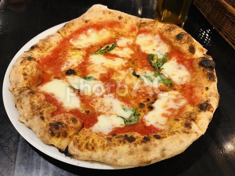 ピザ　マルゲリータ　イタリアン　ホール マルゲリータ,ピザ,料理の写真素材