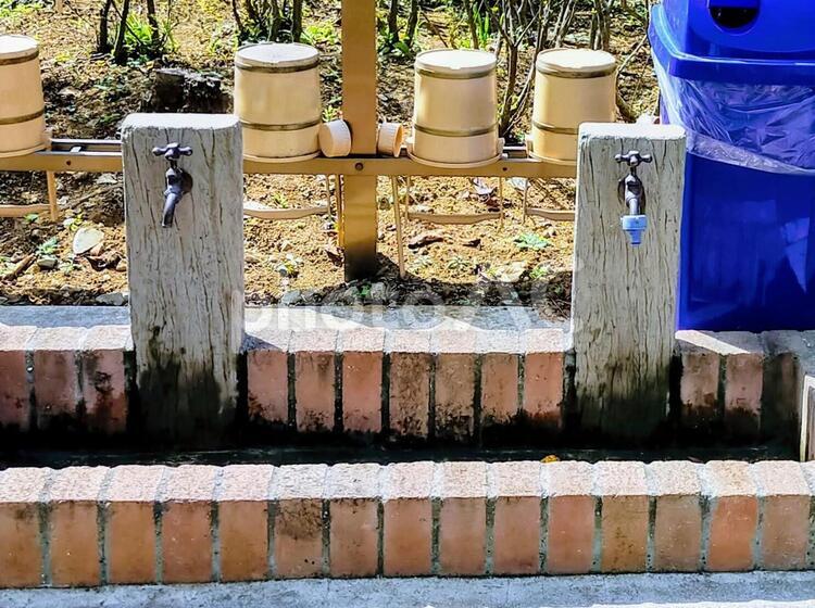 お墓参りための水場 テクスチャ,墓参り,墓地の写真素材