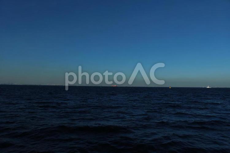 夕暮れの海② 海,空,波の写真素材