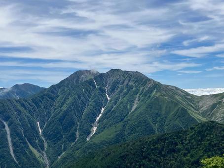 夏の悪沢岳へ登山10 赤石岳を望む 夏の悪沢岳へ登山10 赤石岳を望むの写真