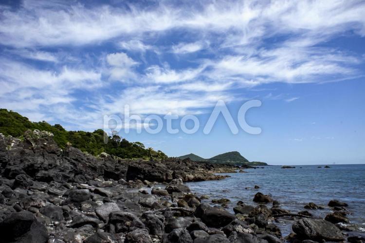 ＜五島の風景＞夏の鐙瀬溶岩海岸の風景 青空,空,海の写真素材