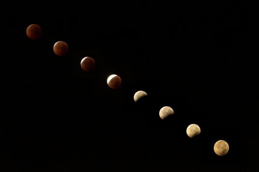 皆既月食の経過 皆既月食の経過 皆既月食,月,月食の写真素材