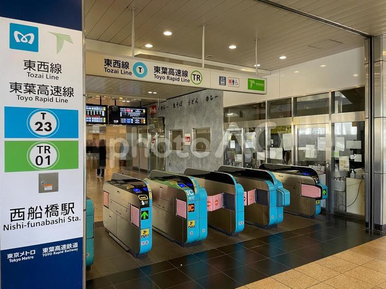 東葉高速線　東西線　西船橋駅　改札口 西船橋駅,東西線,東葉高速線の写真素材