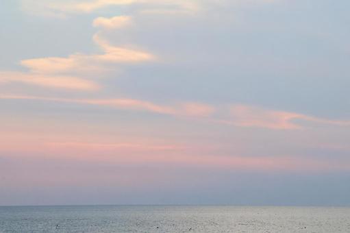 淡路島から見た空と海 淡路島から見た空と海 夕焼け,雲,空の写真素材