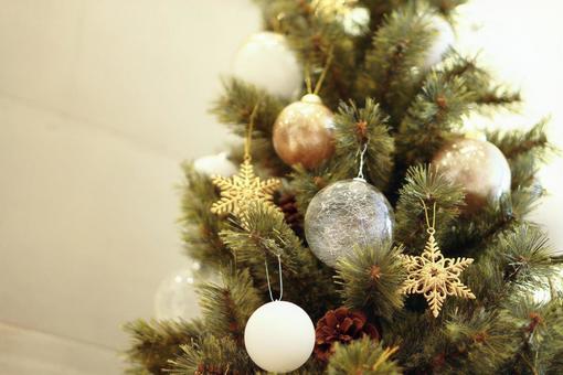 シンプルなクリスマスツリー シンプルなクリスマスツリーの写真