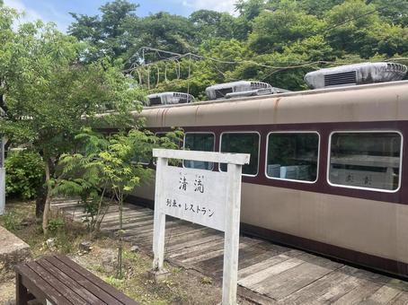 神戸駅の列車レストラン「清流」の風景 神戸駅の列車レストラン「清流」の風景 わたらせ渓谷鉄道,神戸駅,列車レストランの写真素材