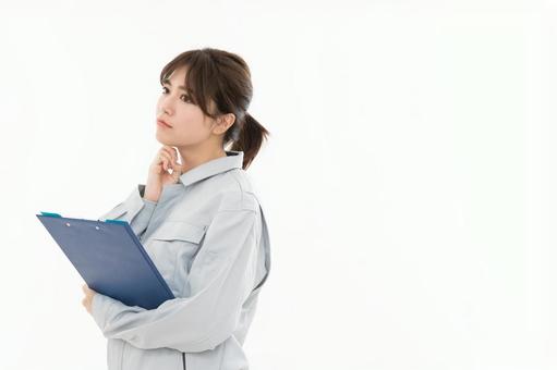 若い女性 作業着 若い女性 作業着 女性,人物,日本人の写真素材