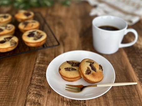 栗のフィナンシェ 栗のフィナンシェ フィナンシェ,焼き菓子,洋菓子の写真素材