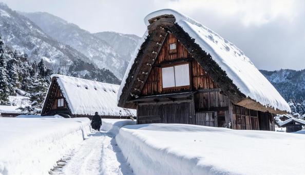 冬の日の合掌造りの家 冬の日の合掌造りの家の写真