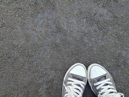 ひとり 靴,スニーカー,足の写真素材