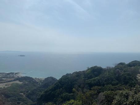 山から望む広大な海と青空のパノラマ風景 山から望む広大な海と青空のパノラマ風景 海,山,展望の写真素材