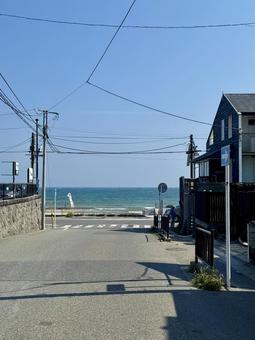 鎌倉　坂の下　海方面へ 鎌倉,坂の下,海の写真素材