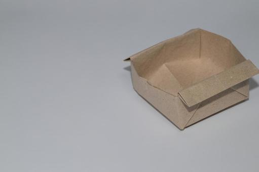 クラフト紙製の小さな箱とコピースペース 箱,紙箱,クラフト紙の写真素材