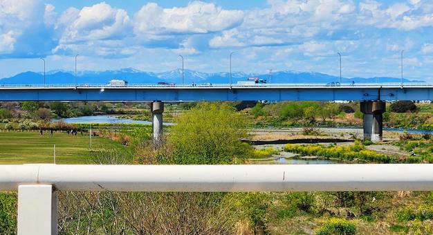 多摩川を渡る国道246風景 多摩川を渡る国道246風景 国道246号線,新二子橋,厚木街道の写真素材