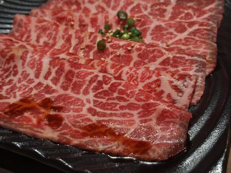 高級焼肉店の霜降り赤肉(国産牛)のアップ 高級焼肉店の霜降り赤肉(国産牛)のアップ 牛肉,焼肉,和牛の写真素材
