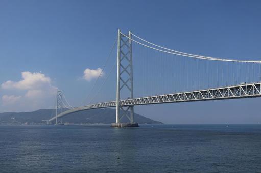 青空と雲と明石海峡大橋と海と淡路島の風景 青空と雲と明石海峡大橋と海と淡路島の風景 青空,雲,明石海峡大橋の写真素材