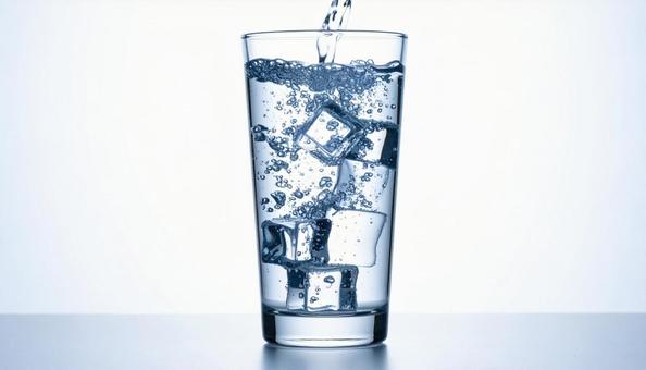 炭酸水 氷入り 炭酸水 氷入りの写真