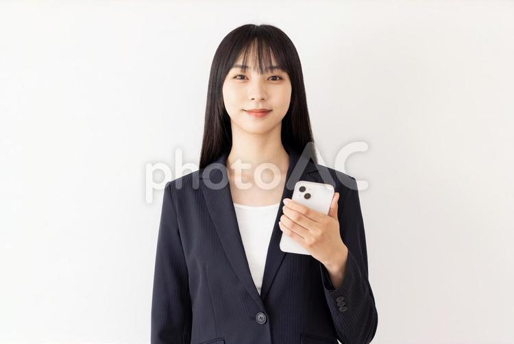 スマートフォンを持つビジネスウーマン 女性,スマートフォン,検索の写真素材
