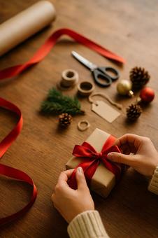 クリスマス包装工程 クリスマス包装工程の写真