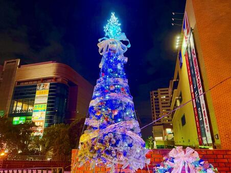 夜の多摩センターのクリスマスツリー 多摩センター,冬,クリスマスの写真素材