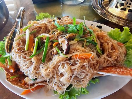 カンボジアのエビと春雨の炒め物 カンボジアのエビと春雨の炒め物 シーフード,カニ,春雨の写真素材