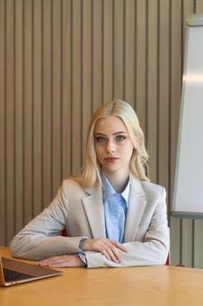 会議室にいるビジネスウーマン ビジネスウーマン,ビジネス,女性の写真素材