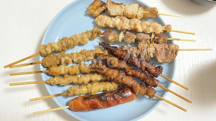 テイクアウトした焼き鳥 焼き鳥,串,串焼きの写真素材