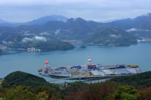 五老ヶ岳公園から見た京都府舞鶴湾の雲海 五老ヶ岳公園から見た京都府舞鶴湾の雲海 雲海,舞鶴湾,京都府の写真素材