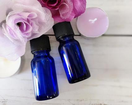 ローズのアロマオイルボトル2本の写真