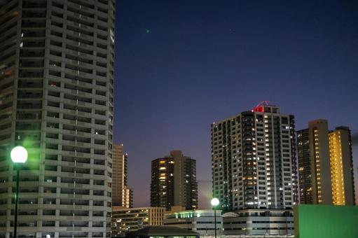 ビル群の夜景 ビル群,夜景,ネオンの写真素材