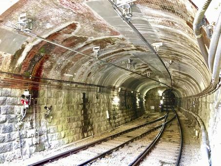 塔ノ沢駅のトンネル 塔ノ沢駅のトンネル 塔ノ沢,深澤銭洗弁天,弁天の写真素材
