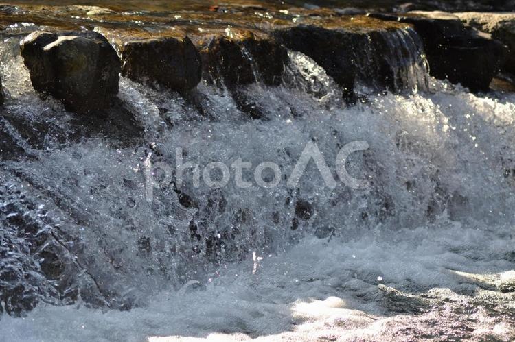 水しぶきをあげる滝 滝,水しぶき,清涼の写真素材