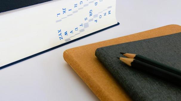 教育イメージ 試験勉強 ノートと英和辞典 教育イメージ 試験勉強 ノートと英和辞典 教育イメージ,テスト勉強,受験勉強の写真素材