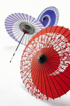 和傘 紙傘 踊り傘 白バック 和傘 紙傘 踊り傘 白バックの写真