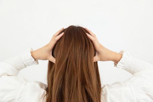 頭を抱える女性01 女性,頭を抱える,体調不良の写真素材