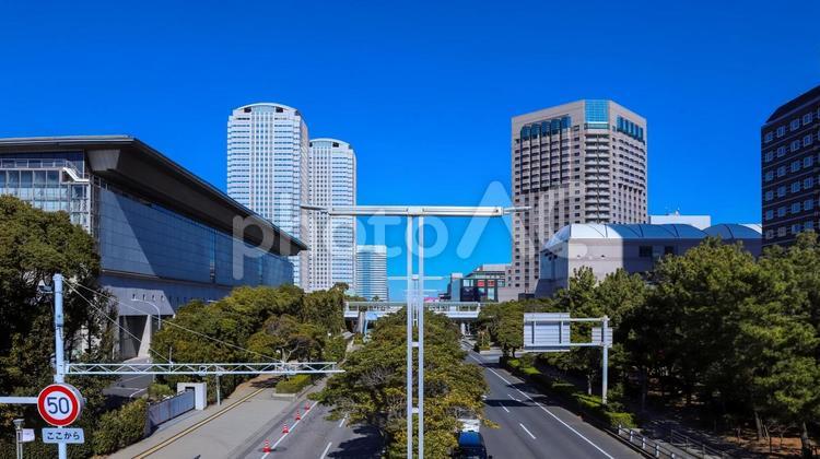 幕張メッセと国際大通り 幕張メッセ,イベントホール,海浜幕張の写真素材