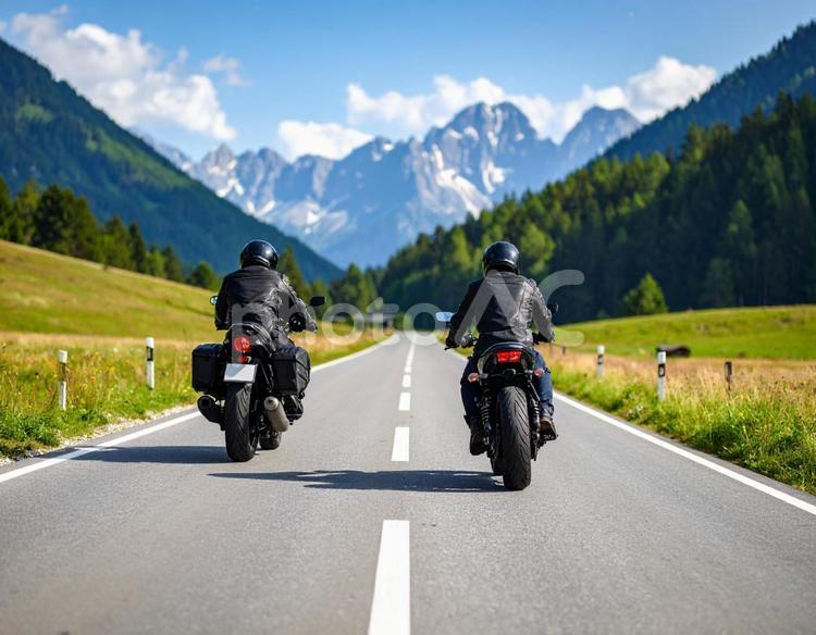 森と山に囲まれた直線道路を行くバイク バイク,モーターサイクル,ツーリングの写真素材