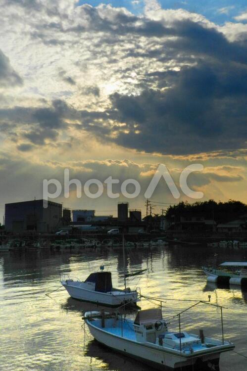 漁港の日昏れ 日暮れ,夕暮れ,落日の写真素材