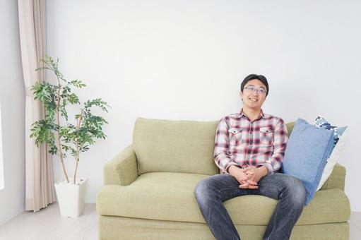 ひとり暮らし・単身赴任をする男性 ひとり暮らし・単身赴任をする男性 独り身,住まい,マンションの写真素材