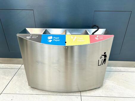 ドイツ　ゴミ箱 ゴミ箱,リサイクル,仕分けの写真素材